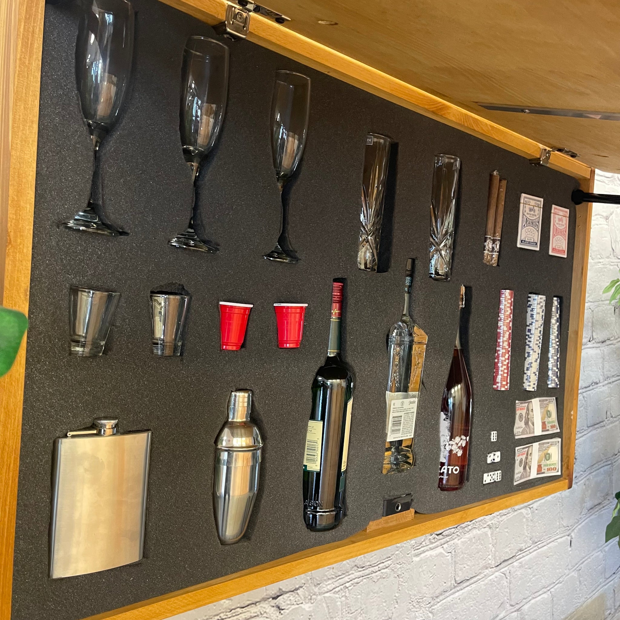 The “QUICK DRAW” CABINET